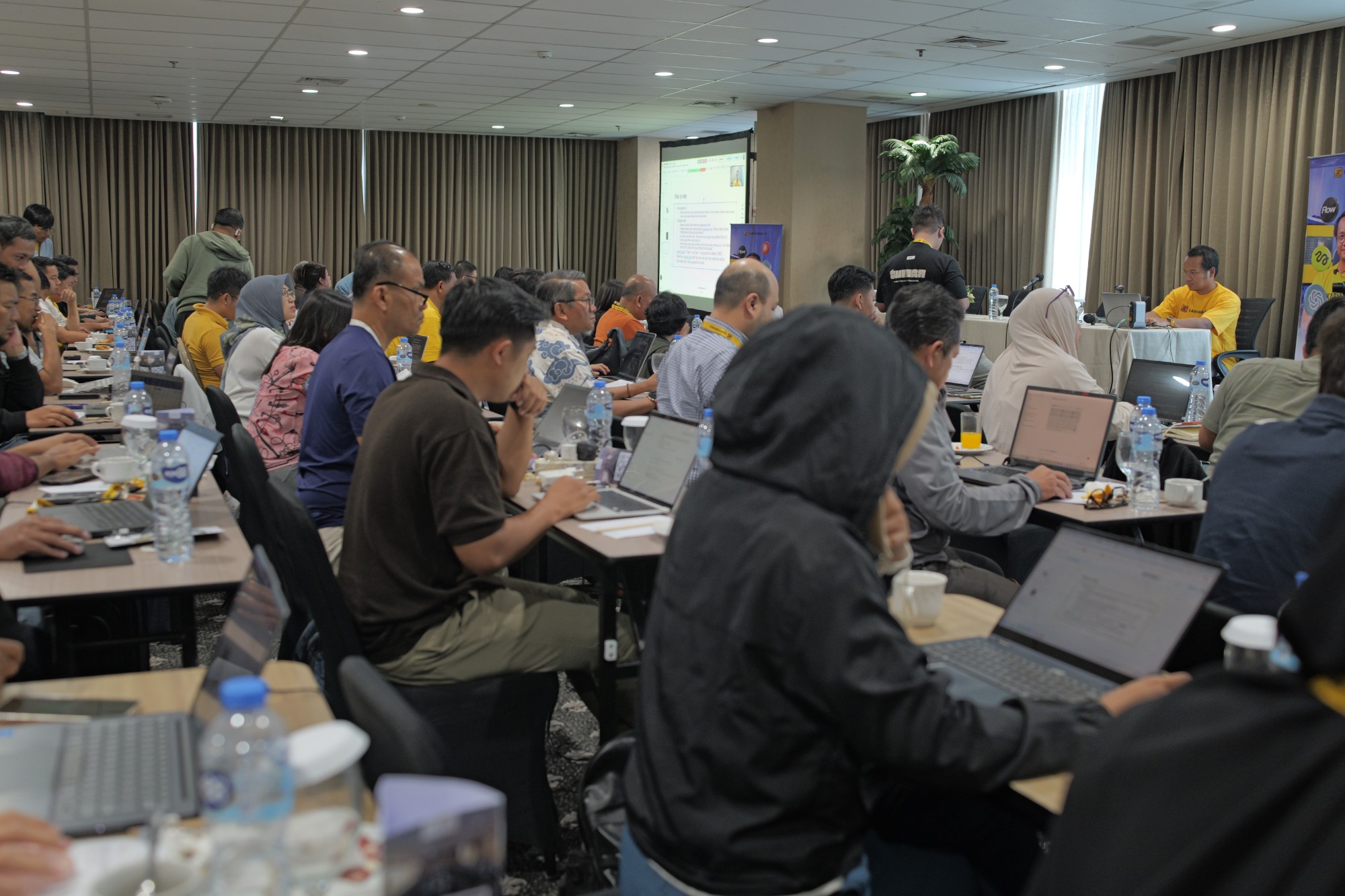 Peserta menyimak materi workshop